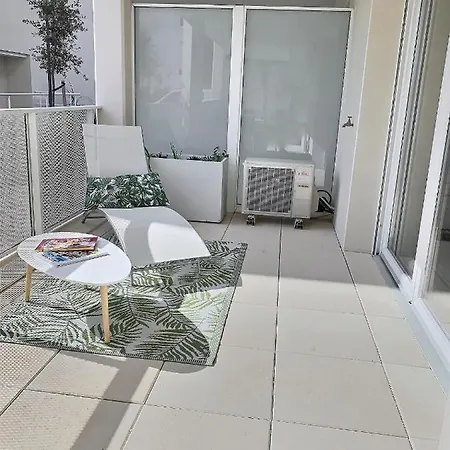 A 600m De La Mer, Coquet Avec Terrasse Pour 4 Personnes Apartman *