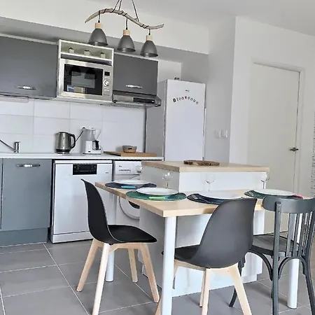 Appartement A 600m De La Mer, Coquet Avec Terrasse Pour 4 Personnes